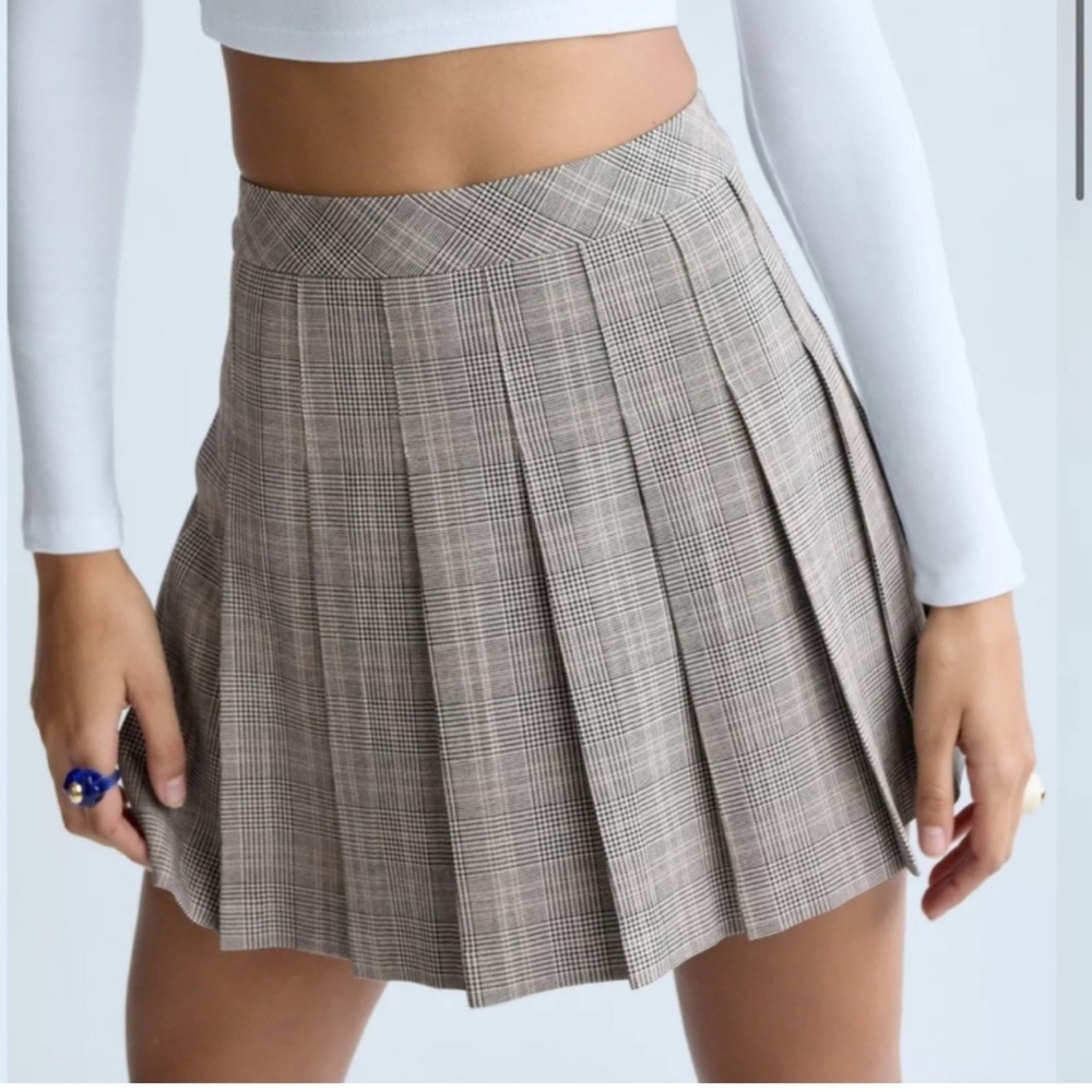 Aritzia Sunday Best Plaid Mini Skirt in Beige size 4 Checkered Mini in Beige - Picture 3 of 9